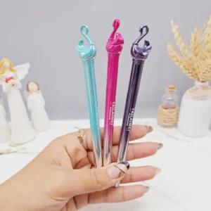 تصویر خط چشم تایلامی E120 با طراحی دقیق و رنگ‌دهی بالا، مناسب برای انواع سبک‌های آرایشی